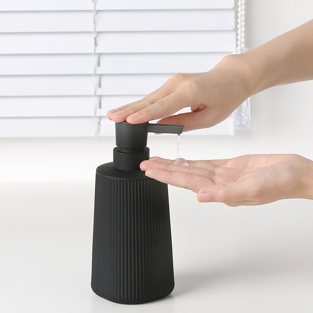 モダンなリブ付きプラスチック製液体ソープディスペンサー、詰め - Home Bathroom Soap Dispenser のレビューと価格